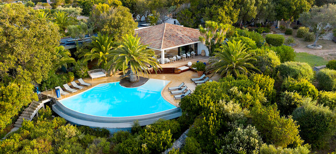 Hôtel Cala di Greco : L'élégance discrète d'un écrin corse à Bonifacio Hôtel Cala di Greco : L'élégance discrète d'un écrin corse à Bonifacio