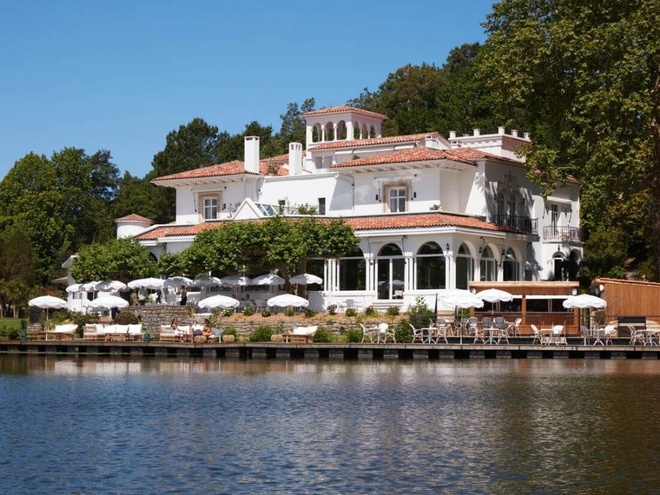 Destinations d’exception au bord de lacs et rivières : Brindos, Lac & Château Destinations d’exception au bord de lacs et rivières : Brindos, Lac & Château