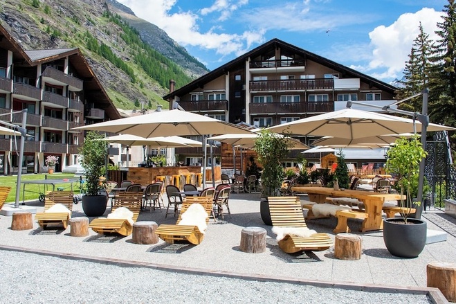 Hôtel à la montagne pour se ressourcer pendant l'été : le Schweizerhof Zermatt