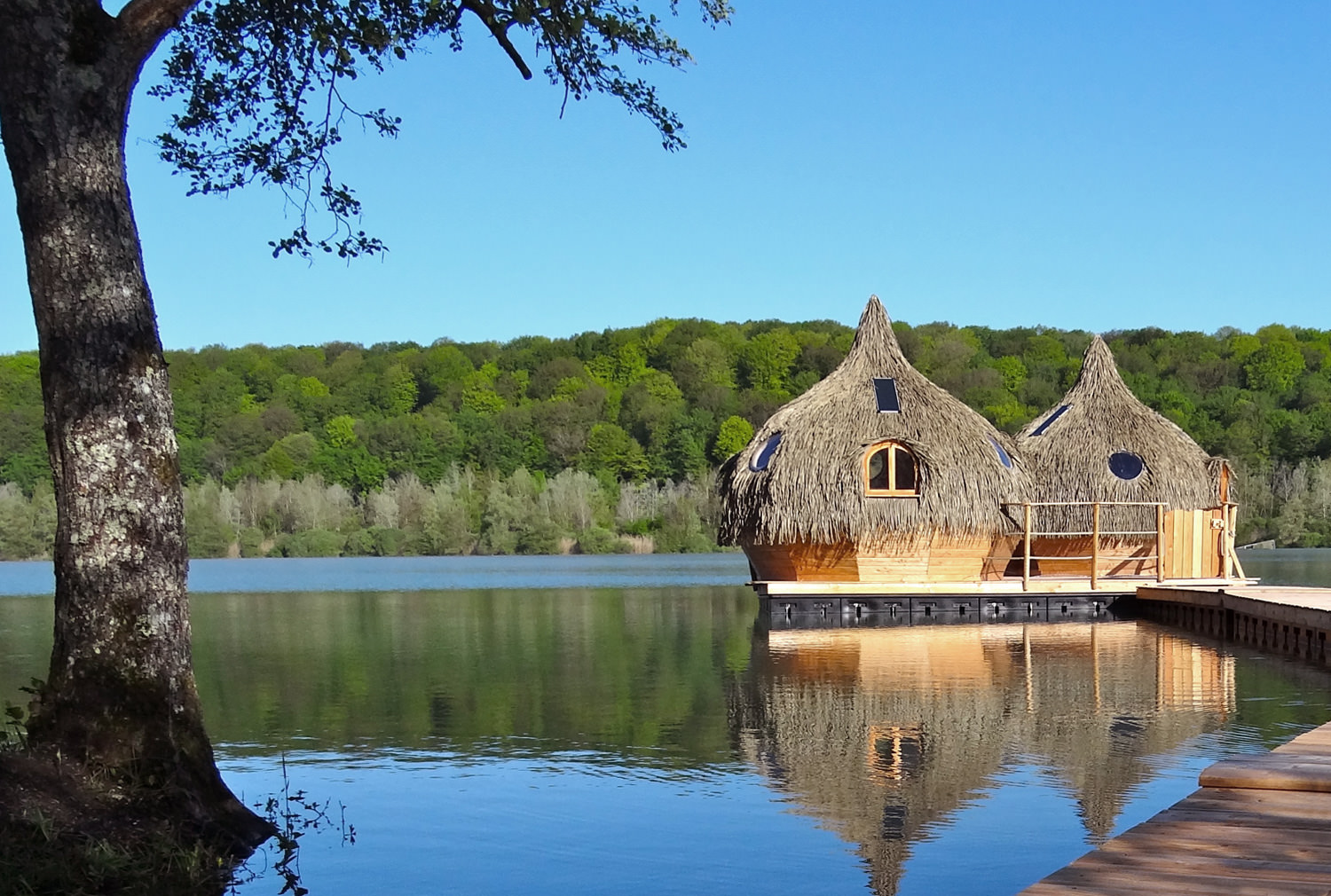 ​Les Cabanes des Grands Lacs lancent un Spa flottant écologique