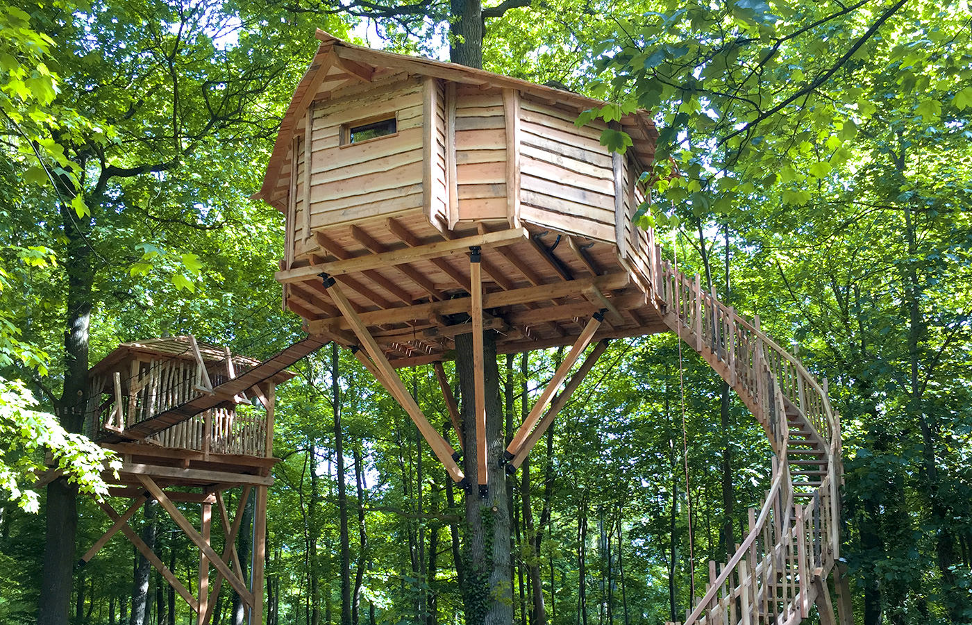 Le Spa Cocon, avec son pont suspendu