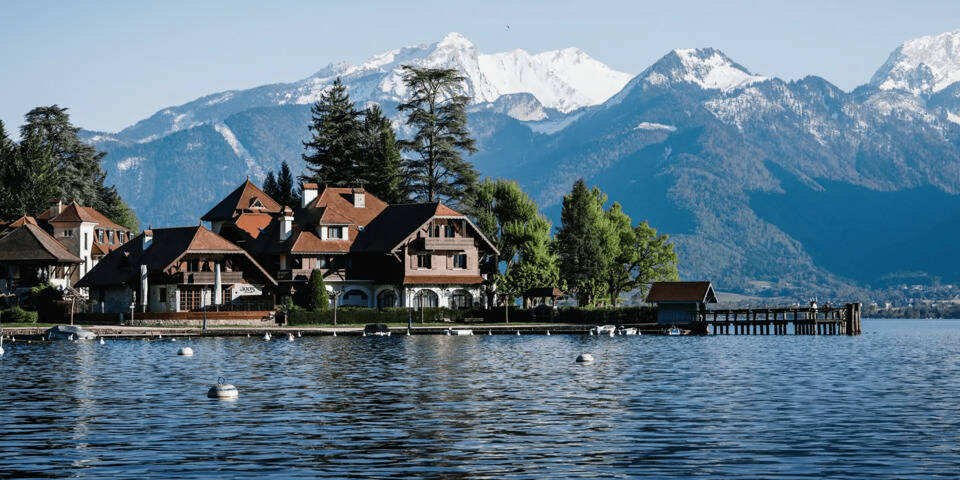 Destinations d’exception au bord de lacs et rivières : l’Auberge du Père Bise Jean Sulpice
