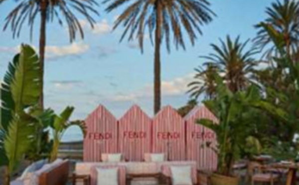 ​FENDI colore l’été sur une plage privée du Golden Mile