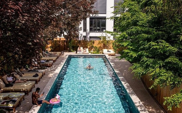 Les piscines extérieures des MOB Hotels font leur retour !