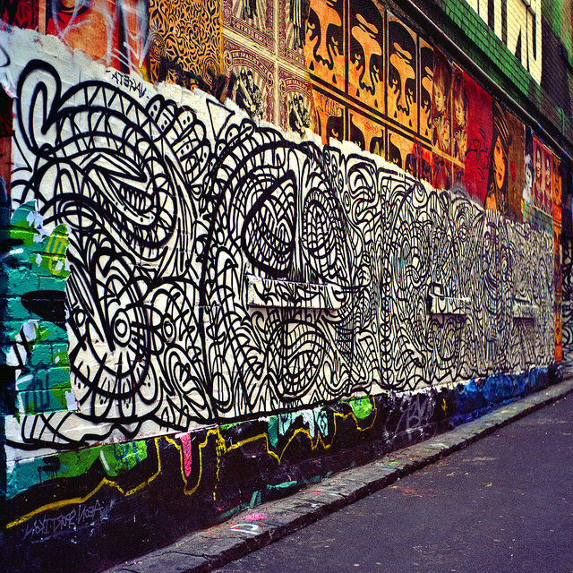 Yashica #11: Alley life