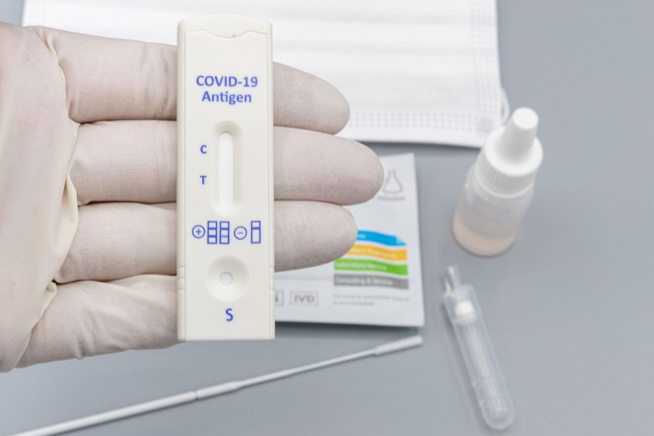 DES TESTS À DOMICILE POUR LA COVID-19