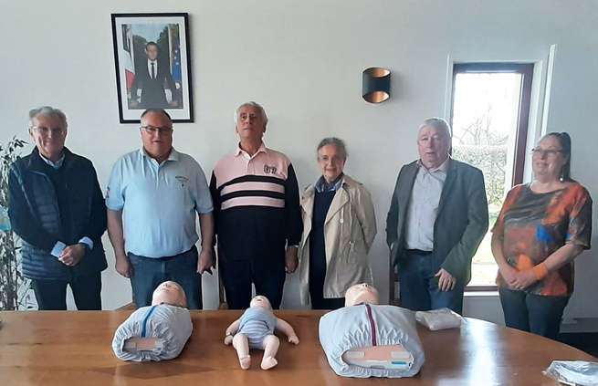 De gauche à droite : Bernard Thévenot, Fabrice Thévenot, Philippe Pitalier, Blandine Sochet représentant Frédéric Taillon, Michel Brunner, Jeanine Jeanvoine