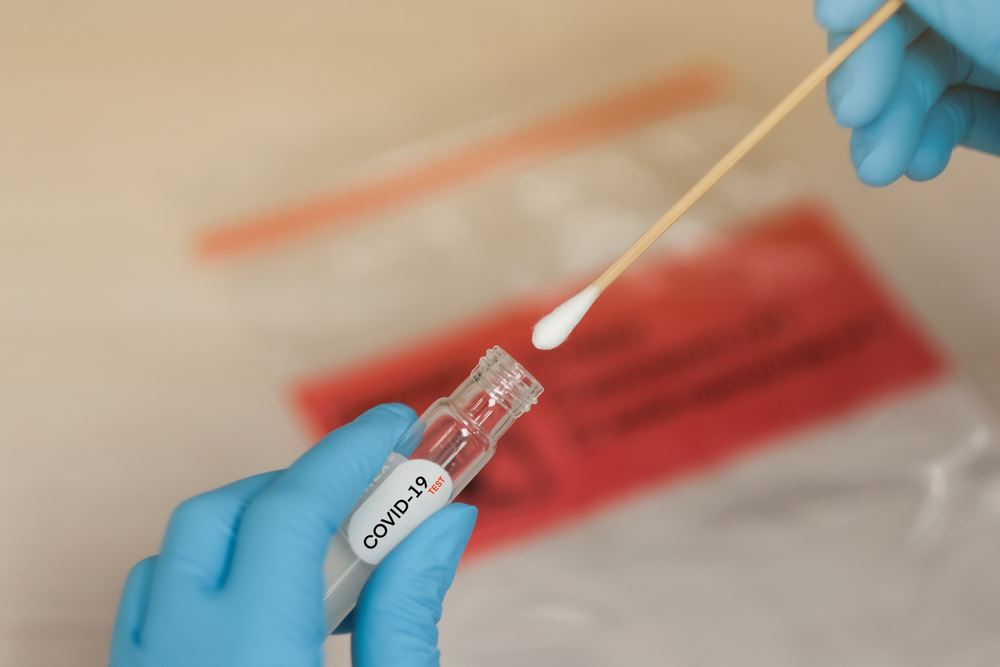 DES TESTS À DOMICILE POUR LA COVID-19