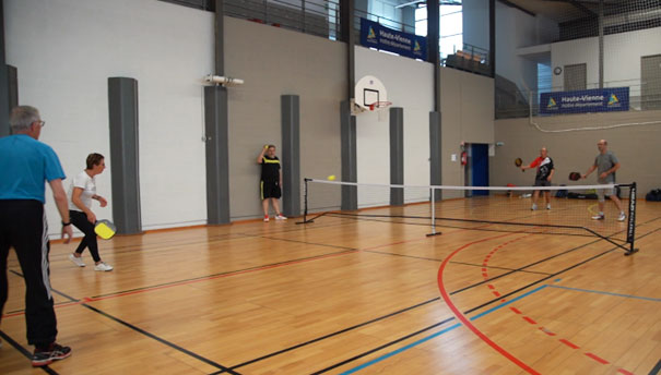UNE PREMIÈRE FORMATION PICKLEBALL