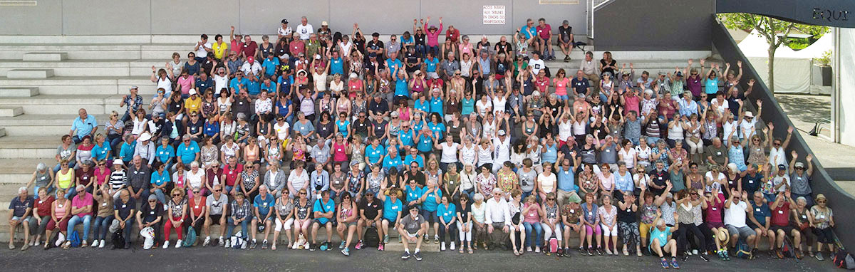 L’ensemble des participants pose pour une belle photo de famille
