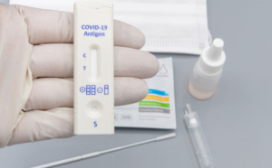 DES TESTS À DOMICILE POUR LA COVID-19