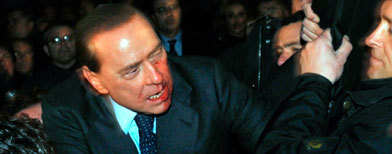 A Paris, Berlusconi cite Mussolini.