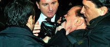Politique italienne : Berlusconi violemment agressé