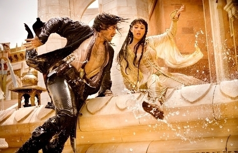 Dastan et Tamina dans le film : Prince of Persia, les sables du temps actuellement au cinéma