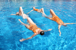 Pratiquer la natation synchronisée