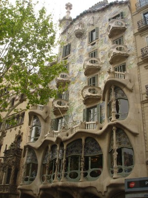 En Catalane, la Casa Batlló