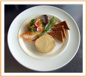 Recette : Fleurs de foie gras sur parterre de fruits exotiques