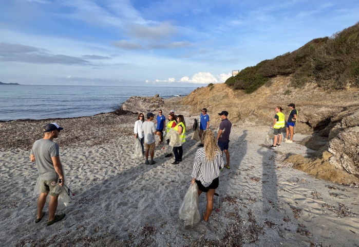 Ici, les agents de la Ville d'Ajaccio, CdC et bénévoles. Ici, les agents de la Ville d'Ajaccio, CdC et bénévoles.