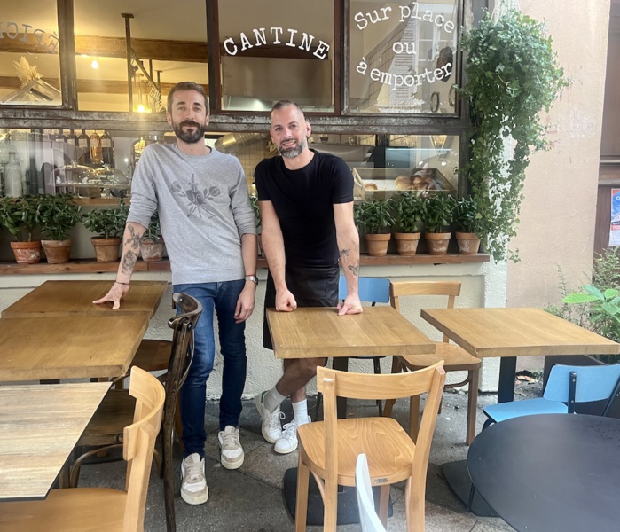 Andre et Romail, gérants de l'établissement Rosette et Charlot. Andre et Romail, gérants de l'établissement Rosette et Charlot.