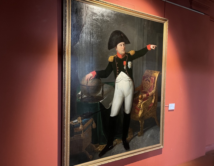 Napoléon en uniforme de colonnel des chasseurs de la garde par Angélique Mongez