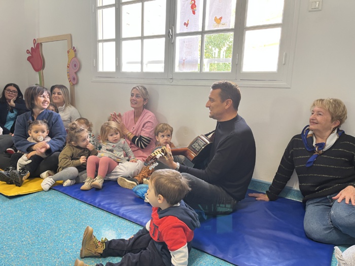Christope Mondoloni et Annie Costa Nivaggioli lors de la visite de la crèche de Pietralba. Christope Mondoloni et Annie Costa Nivaggioli lors de la visite de la crèche de Pietralba.