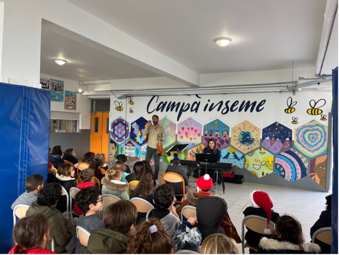 Le violoniste Bertrand Cervera a interprété des extraits des Quatre Saisons de Vivaldi aux enfants.