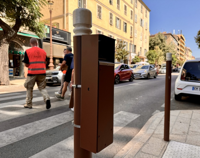 Une vingtaine de cendriers supplémentaires déployée en centre-ville Une vingtaine de cendriers supplémentaires déployée en centre-ville