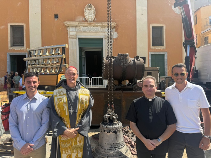 De gauche à droite Alexandre Farina, 1er adjoint de la Ville d'Ajaccio aux côtés du Cardinal François Bustillo, du Vicaire général du diocèse de corse Frédéric Constant et de Christophe Mondoloni adjoint de la Ville d'Ajaccio délégué à la promotion de l'identité ajaccienne.