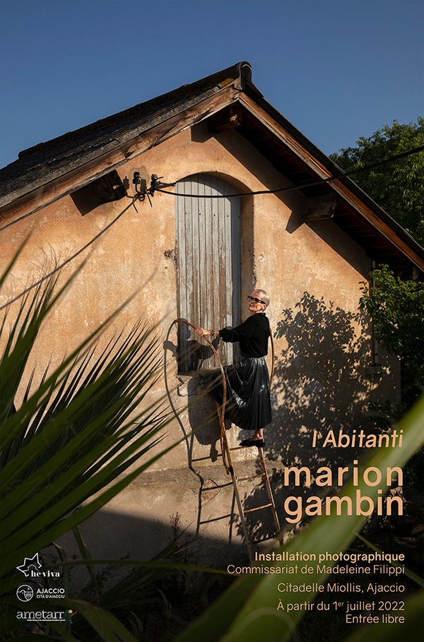 Sur les murs, dans des recoins, l'artiste Marion Gambin a mis en scène des Ajacciens ici et là.
