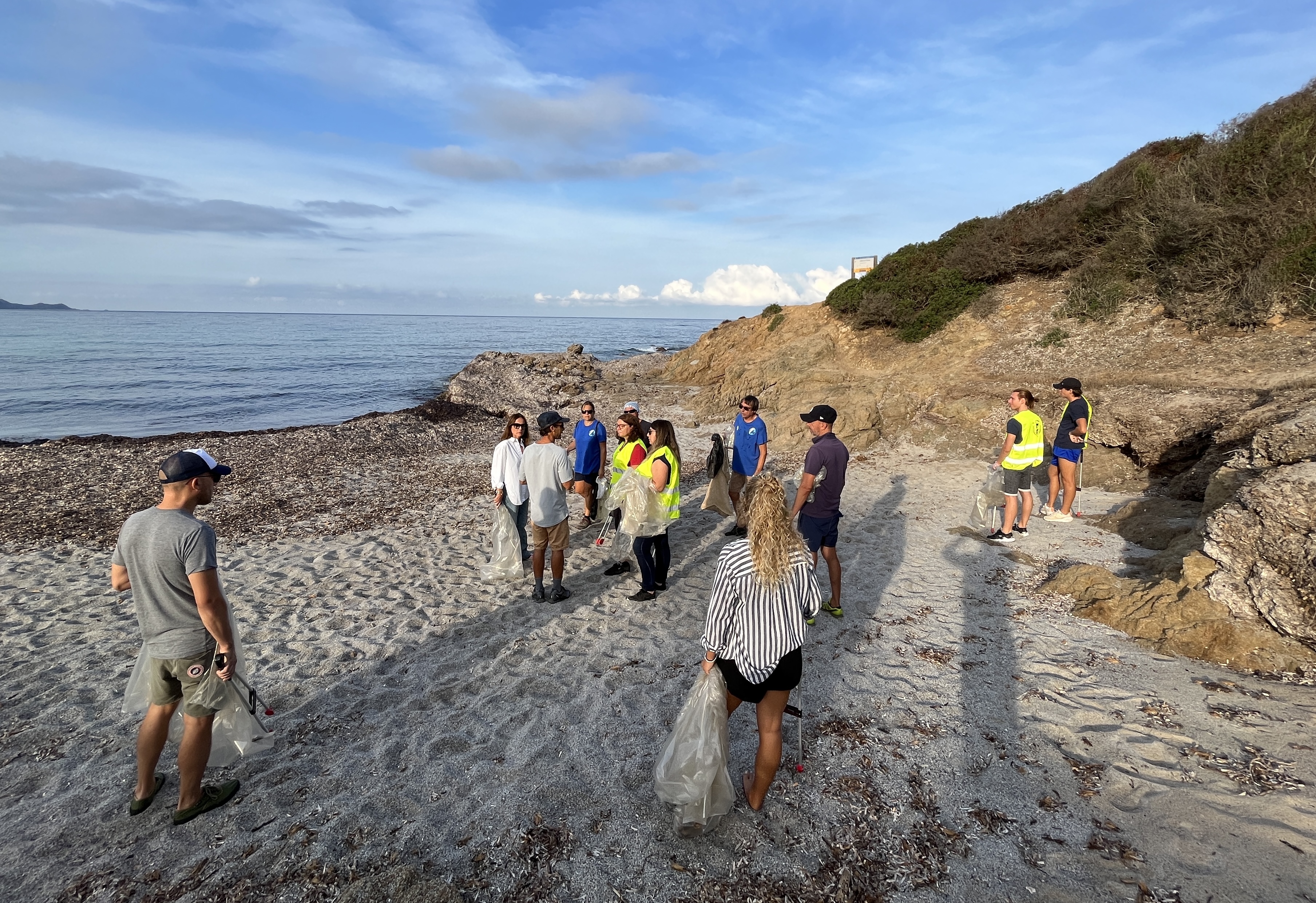 Ici, les agents de la Ville d'Ajaccio, CdC et bénévoles.