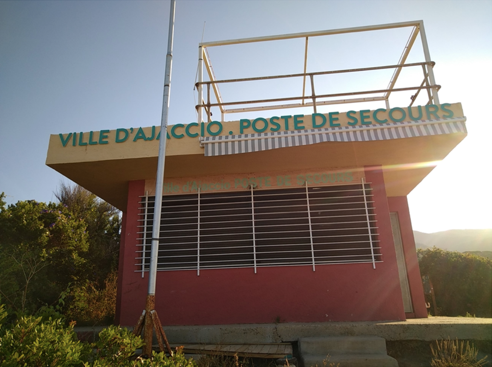 Signalétique du poste de secours de la Terre Sacrée