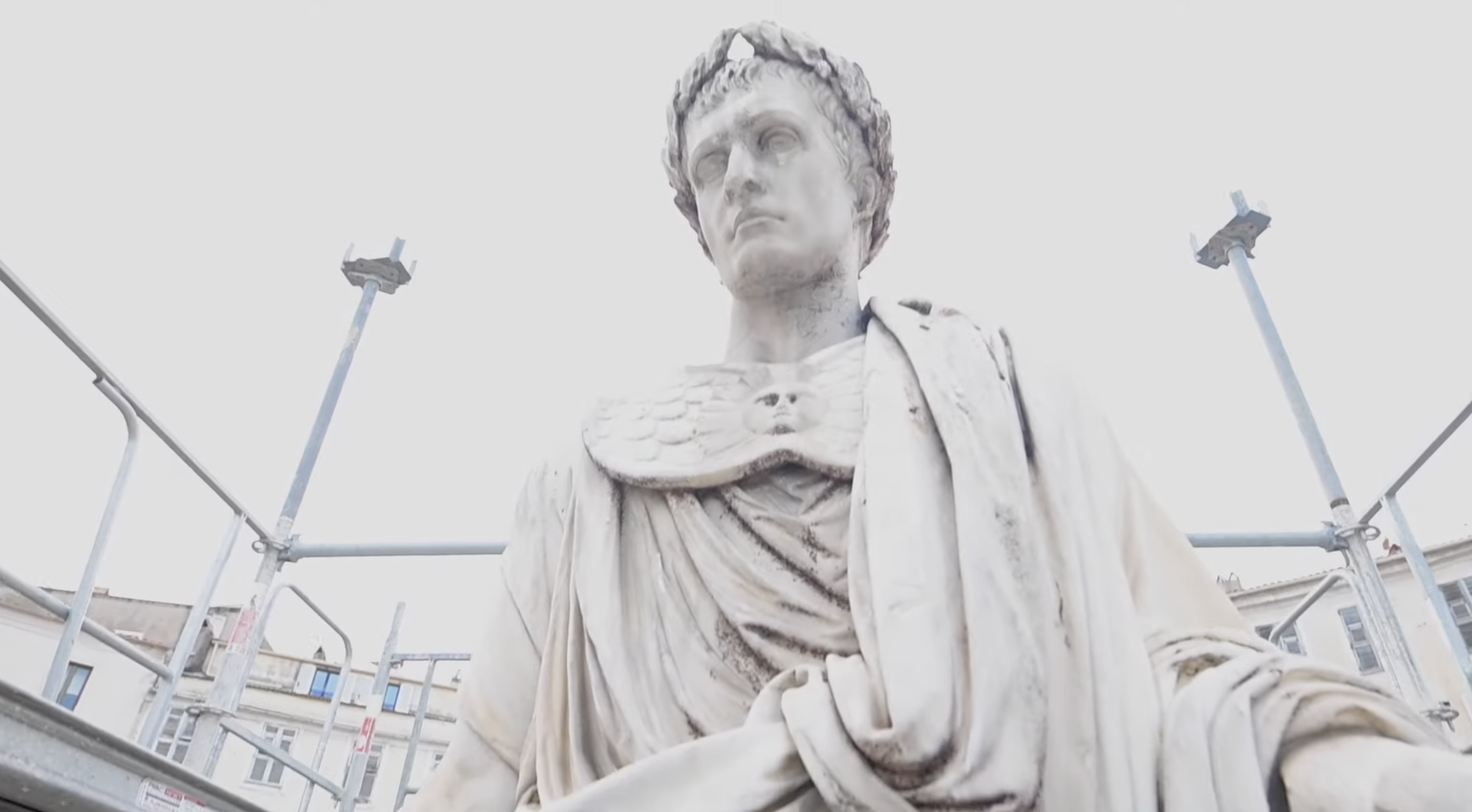 Place Foch : La statue du 1er Consul retirée de son socle pour être restaurée