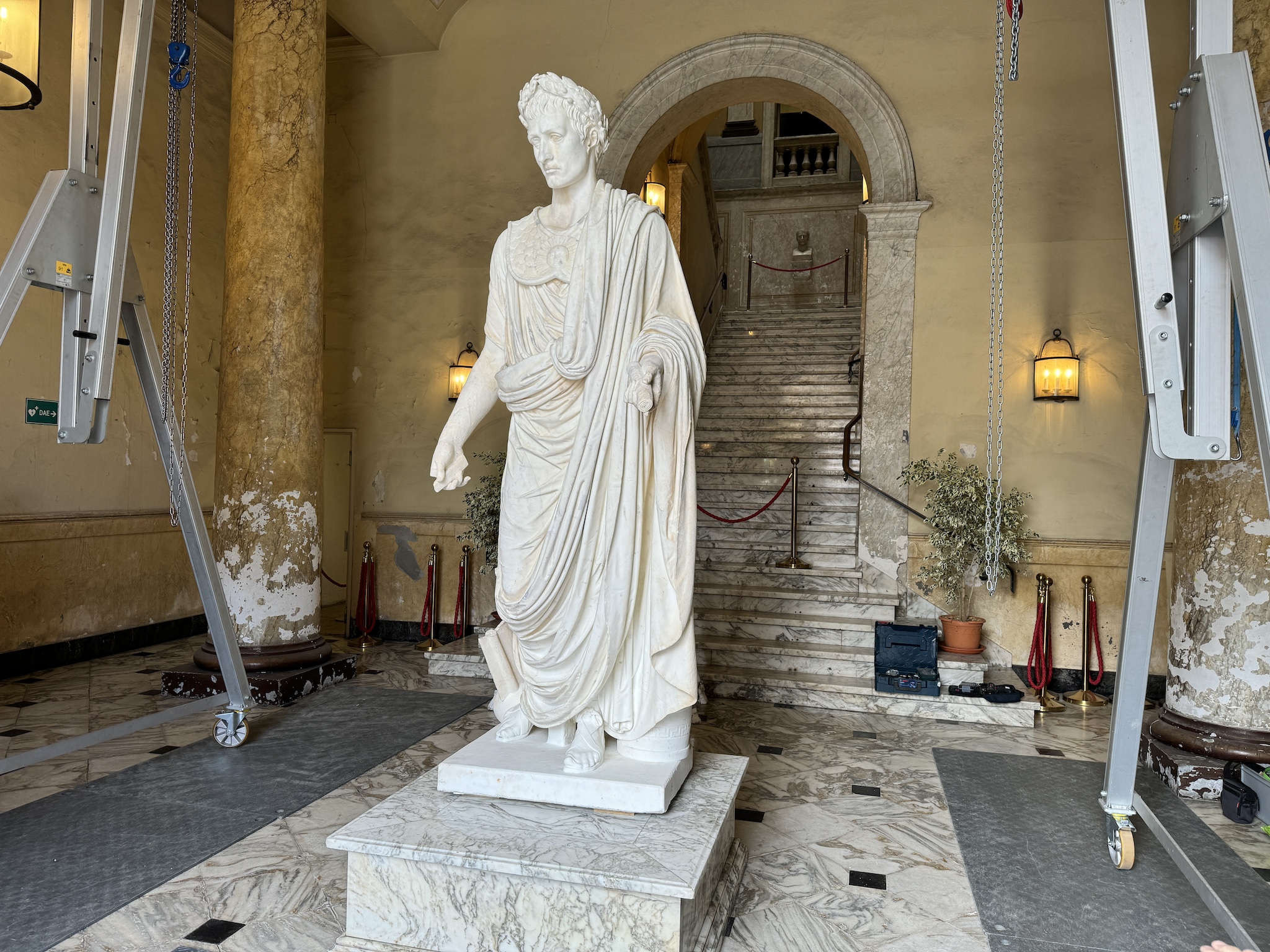 La statue de Napoléon en habit de 1er consul rendue aux Ajacciens dans son nouvel écrin