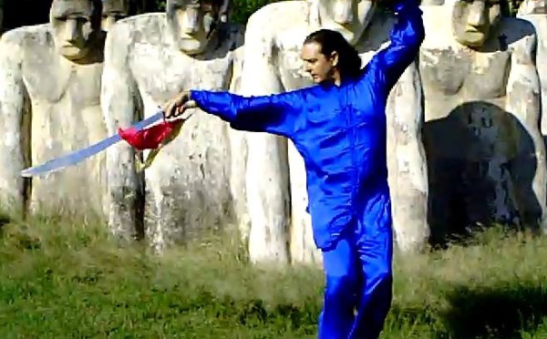 Le Sabre en Taichi style Yang par Najib Bouchiba