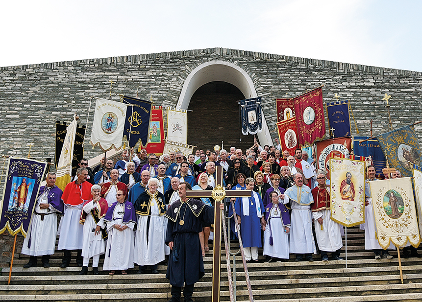 SUCETA: XXesimu è XXIesimu Secculu A Rinascita di e Cunfraterne Corse