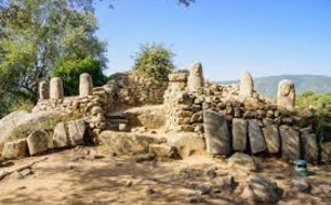 STORIA DI CORSICA: -5000  U Neulìticu, Filitosa è Paddaghju