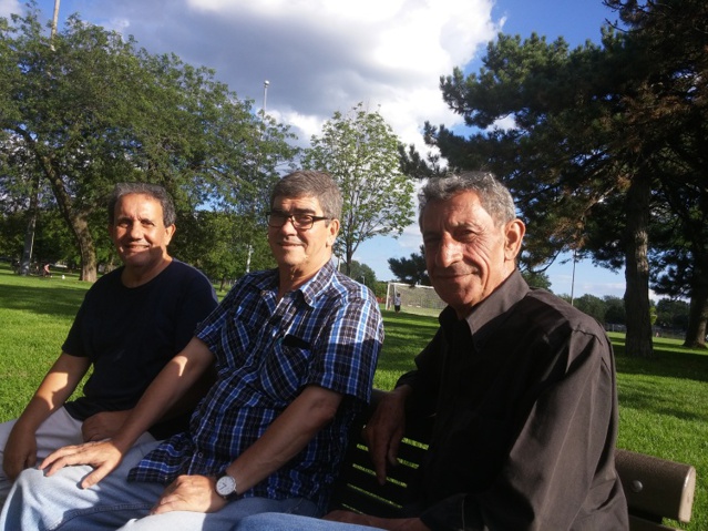 Le groupe Ideflawen au complet. De g. à d. : Zahir Adjou, Lhacène Ziani et Ali Ideflawen (PH/SIWEL) Le groupe Ideflawen au complet. De g. à d. : Zahir Adjou, Lhacène Ziani et Ali Ideflawen (PH/SIWEL)