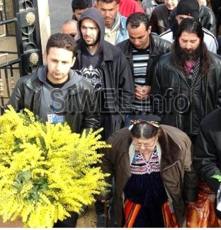 Nna Aldjia, mère de Matoub Lounes : « Les Kabyles doivent s’unir pour exiger la vérité sur l’assassinat de Lounes »