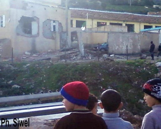 Le siège de la garde communale après l'attaque terroriste (Photo : SIWEL)