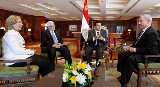 Hillary Clinton, Mahmoud Abbas, Hosni Moubarak et Benyamin Nétanyahou, le 15/09/2010 à Charm el-Cheikh (Photo : Alex Brandon Pool - AP)