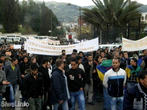 Tizi-Ouzou : des milliers d’étudiants dans la rue