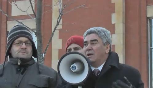 M. Lhacène Ziani lors du rassemblement du MAK-Canada devant le consulat d'Algérie à Montréal, le 15 janvier 2011 (PH : SIWEL)