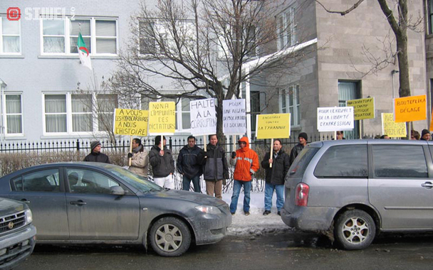 Rassemblement du RCD à côté du consulat d'Algérie à Montréal le 5 février 2011