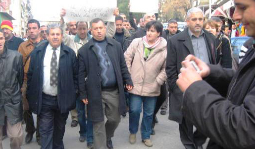 Lila Hadj-Arab, lors de la marche du RCD à Tizi-Ouzou, le 05/02/2011 (Photo DR)