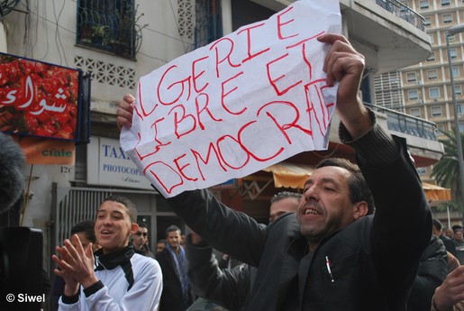 Manifestants de la CNCD à Alger le 19 février 2011 (Photo Siwel)