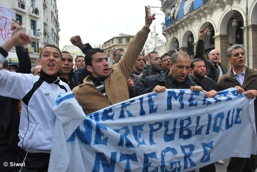Marche empêchée de la CNCD à Alger le 19 février 2011 (Ph/ SIWEL)