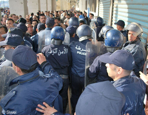 Forte présence des forces de police ce matin à Alger (PH/ Y. Imadalou - SIWEL)