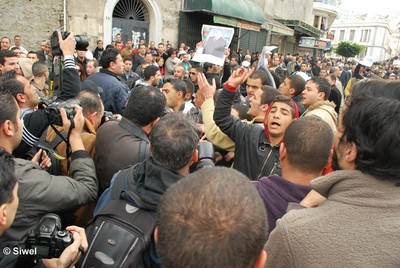 Contre-manifestants algérois pro-Bouteflika (Photo / Siwel)