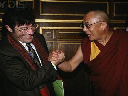 Matoub Lounès et le Dalaï Lama (Photo DR)
