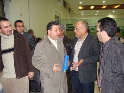 Mohamed ElBattiui à son arrivée à Nador tenant le drapeau amazigh ( Photo : DR)